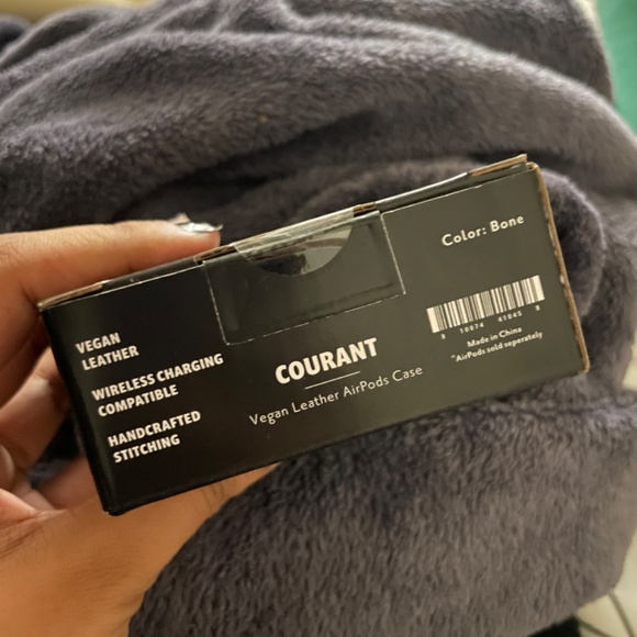 Courant Vegan Leather Airpods Case in Bone (BNIB / BNWT) - Picture 4 of 4